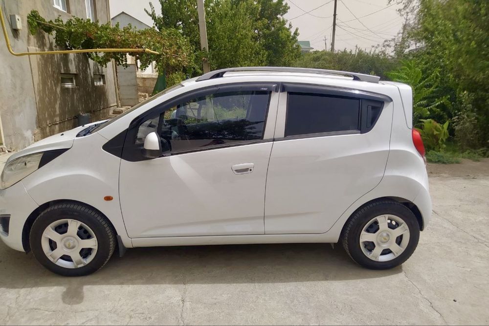Spark avtomobil sotiladi