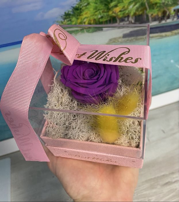 Cutie cadou „Best Wishes” cu trandafir de săpun si licheni 11,5×10 cm