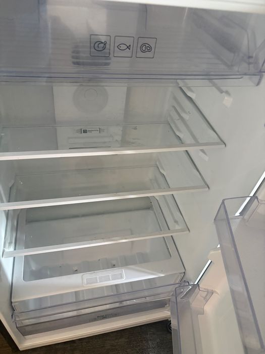 Продавам хладилник Samsung