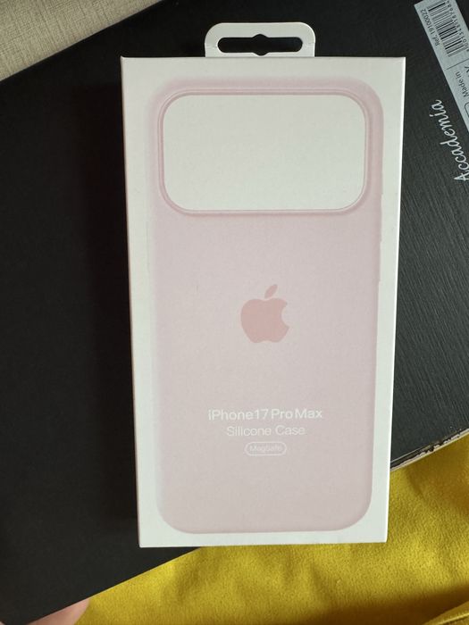 iPhone 17 Pro Max Light Pink Case