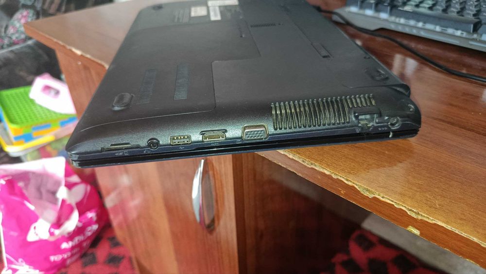 samsung  270e noutbook  ofisniy va yengil o`yin uchun