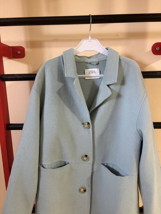 Продам пальто для девочки