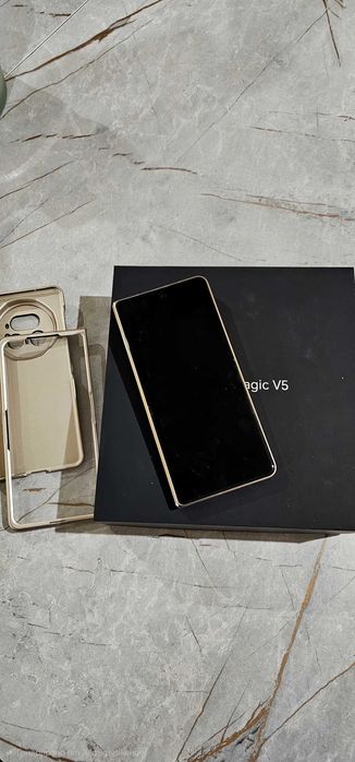 Honor Magic V5 като нов