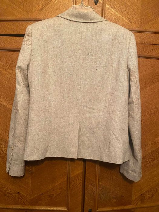 Costum office, purtat o data