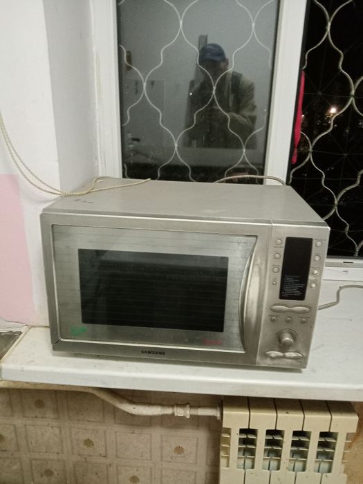 Продам микроволновая печь Samsung.