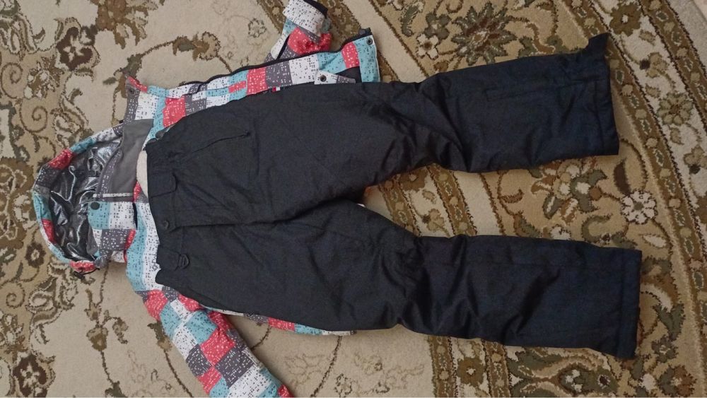 Продам лыжный костюм