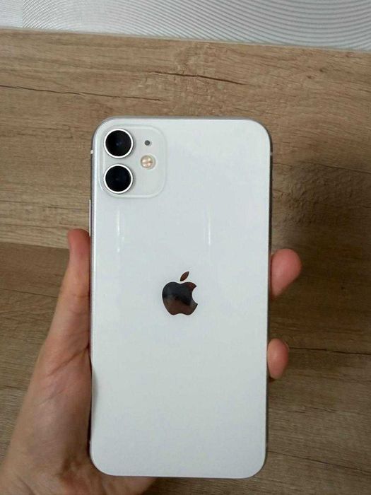 iPhone 11 в хорошем состоянии