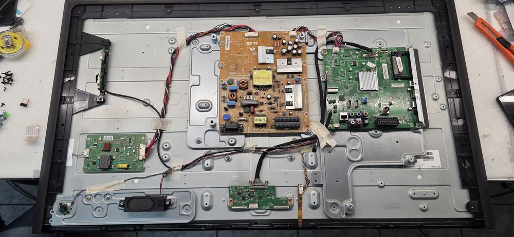 Tv 3d ambilight philips 42pfh6309/88  display lg imagine deosebita