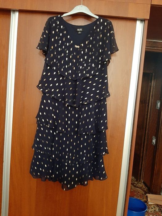 Женское воздушное платье ( шифоновое)  четырёх ясное,размер 44 - 46