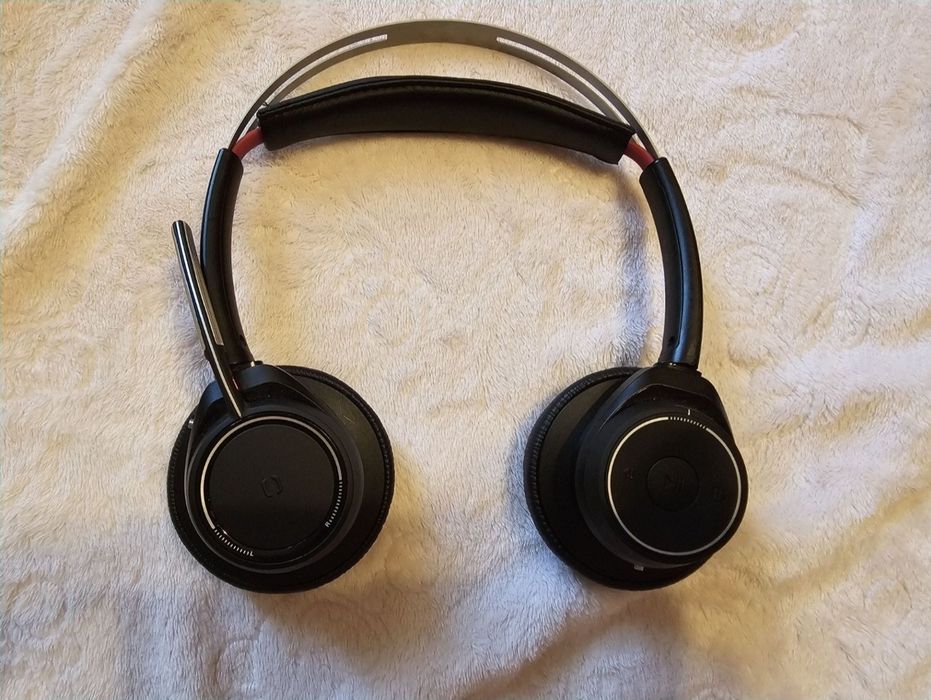 Casti Call Center VOYAGER FOCUS UCB825-M NO STAND (202652-04 / 202652-