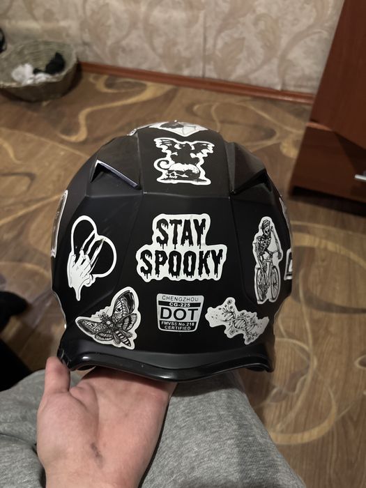 Шлем ни разу не падал с него одевал два раза