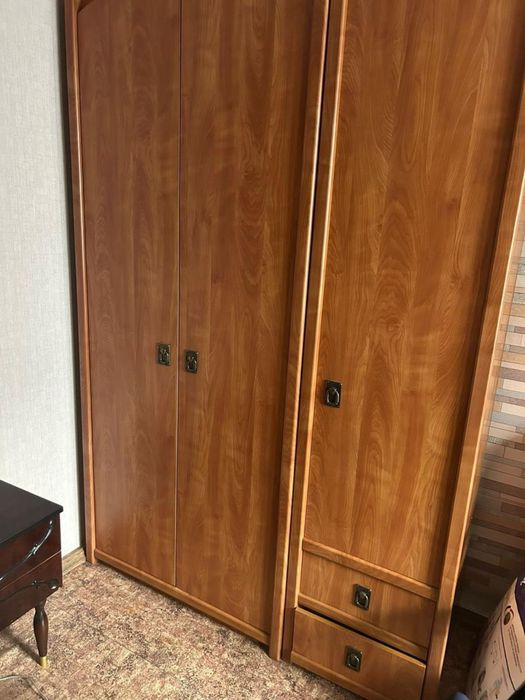 Продам сервант + шкаф