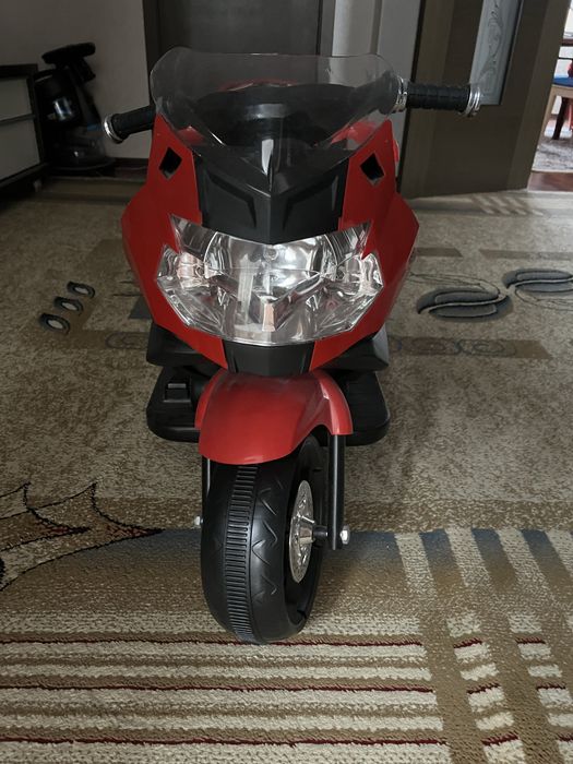 Машинка на пульте управления