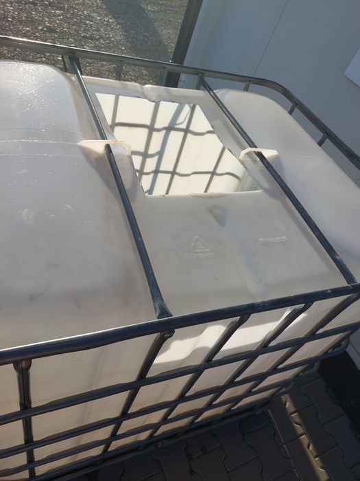 Butoi 1000l curat pe palet cadru metalic