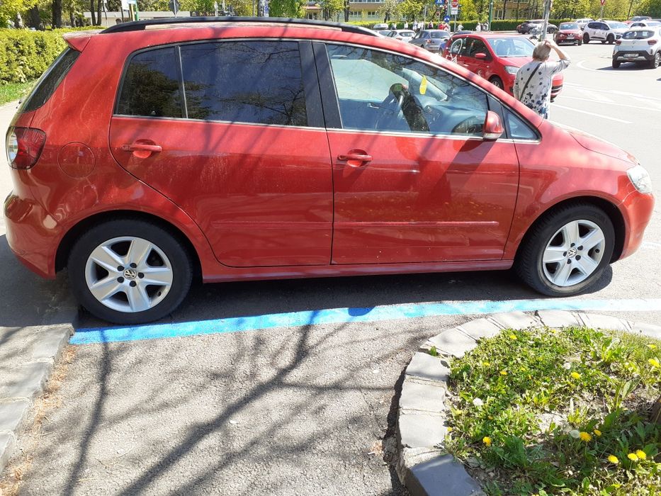 Vând  autoturism marca Volkswagen Golf 5