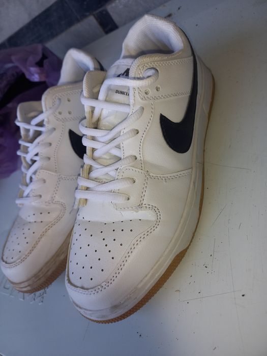 Продаются кроссовки одна пара оригинал