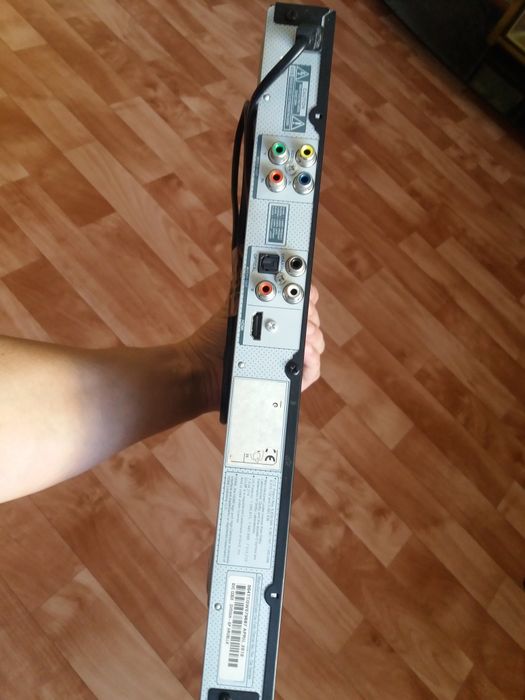 Продам  видеомагнитофоны и видео плееры