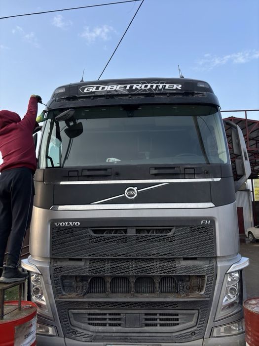 Лобовые стекла для грузовых