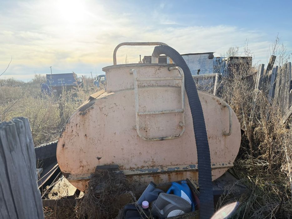 Торг само вывоз находиться в городе есиль