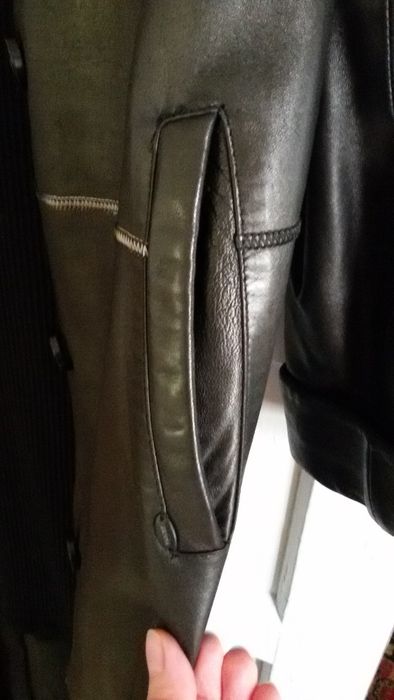 Пальто, плащ кожаный.