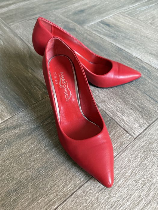 Червени елегантни обувки естествена кожа