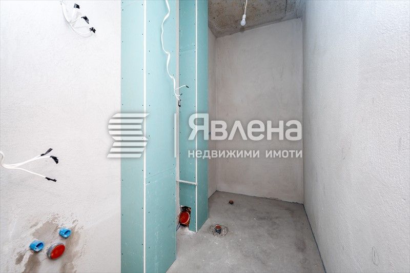 3-стаен, 131кв.м.