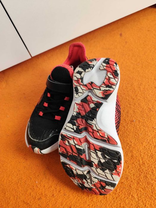 Детски спортни маратонки