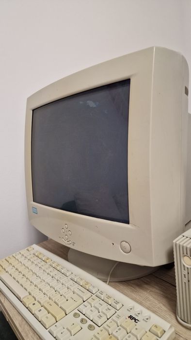 PC Retro IBM Pentium III 667MHz + Monitor CRT |  Win XP