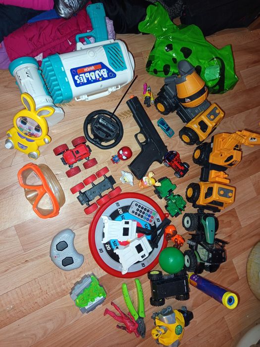 Продам пакет игрушек для мальчиков за 1000 тенге з