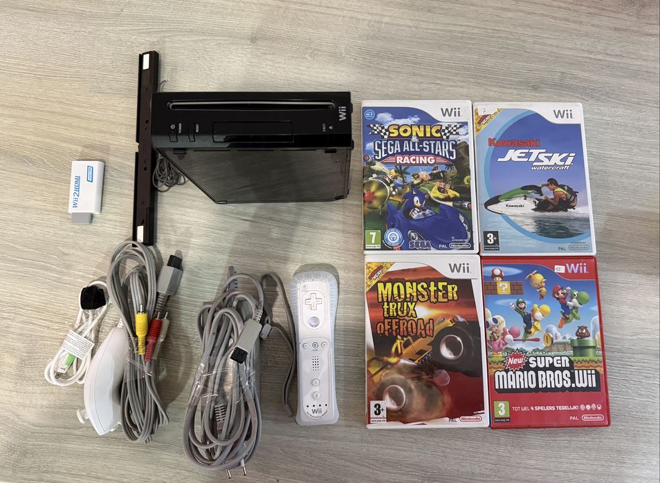 Nintendo Wii cu accesorii si 4 jocuri