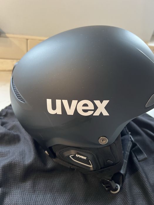 UVEX каска за ски