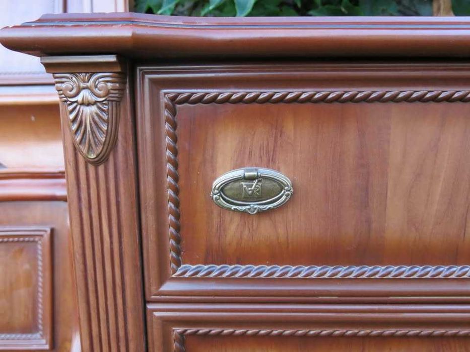 Класическа спалня