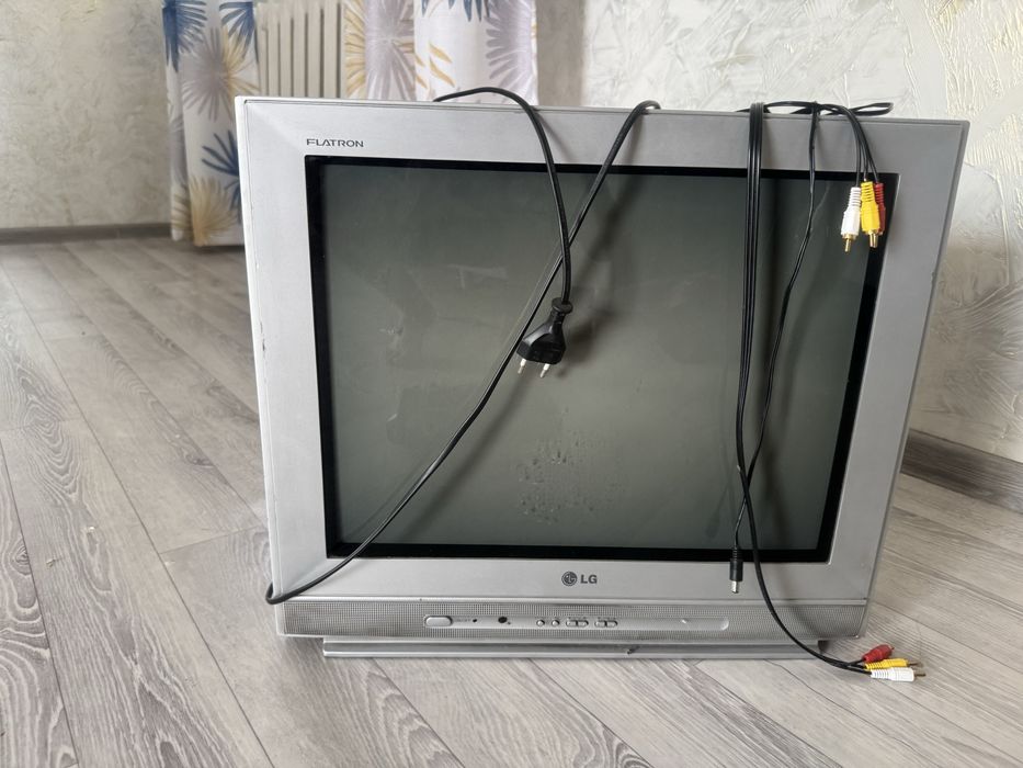 Продам телевизор вместе SEGA