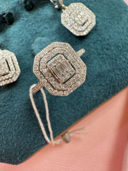 Золотой комплект с бриллиантами