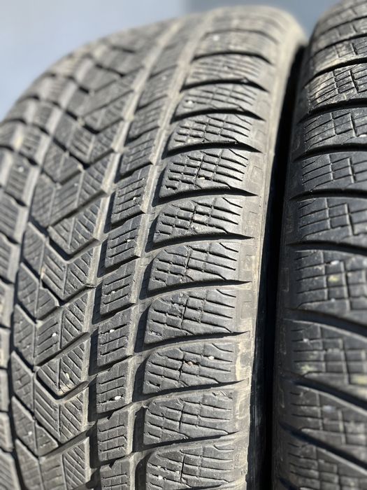 2 бр. зимни гуми 275/40/22 Pirelli DOT 3515 5-5,5 mm