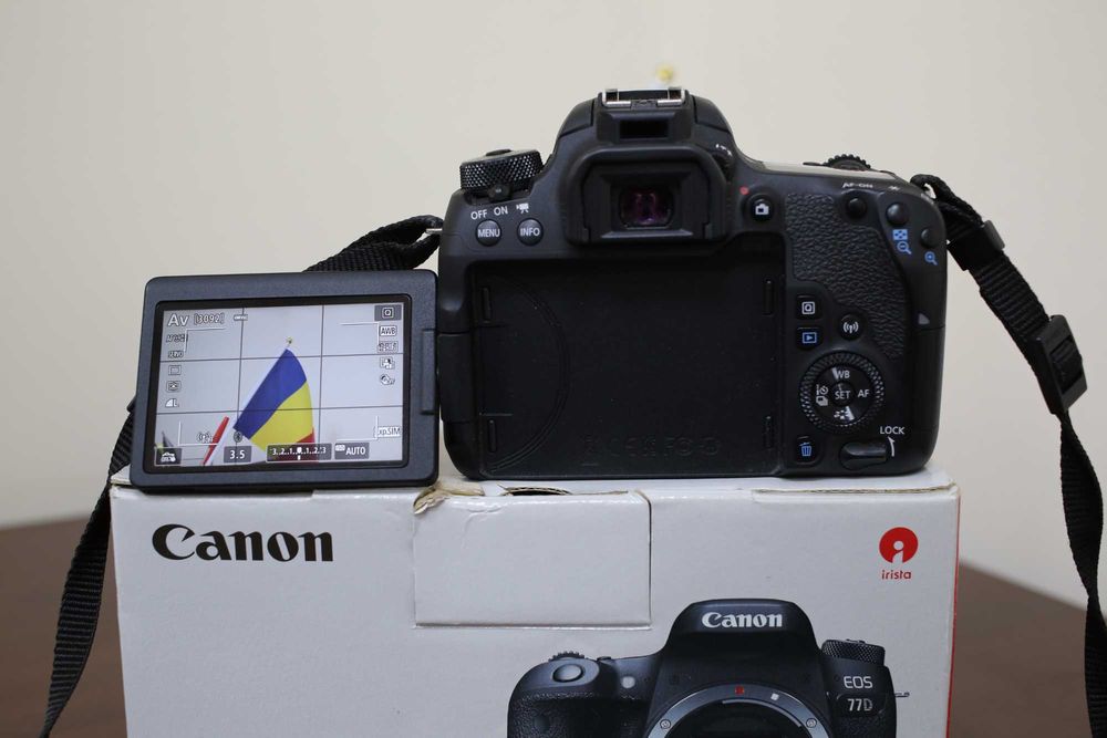Aparat foto Canon 77D + Canon 18-135mm IS USM ideal vacanta & familie