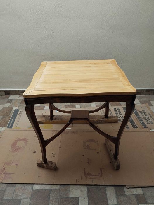 Старинна маса с нов плот