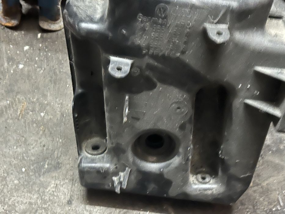 казанче за течност чистачки Vw Golf VI GTI 2.0i