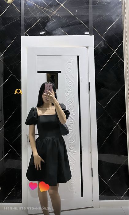 Черное платье длины мини