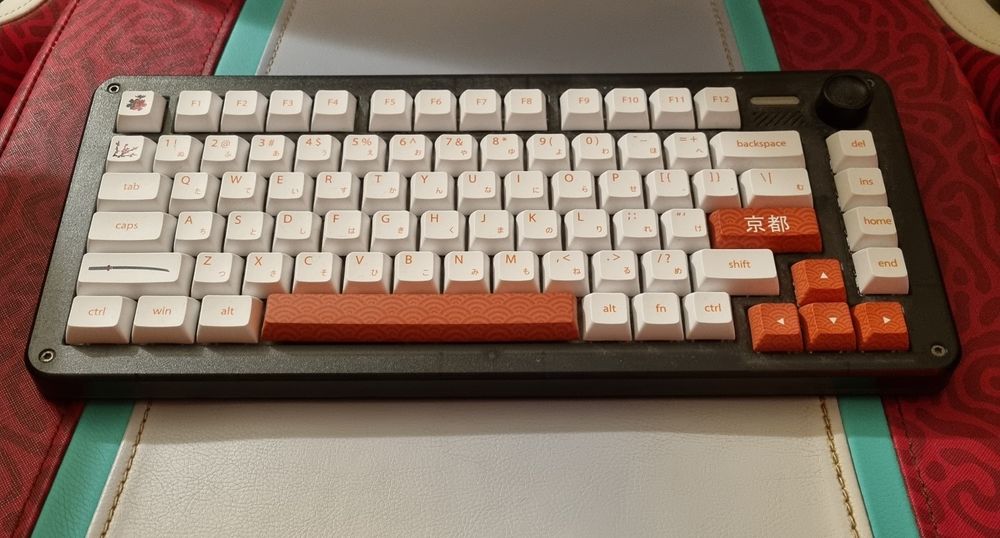 Tastatura mecanica IQUNIX ZX75 Dark Side (Keycaps qwertykey gratis)