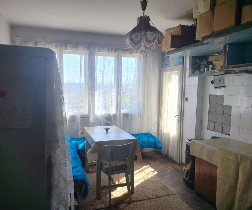 Продавам тристаен апартамент  117 кв.м, 50 кв.м и 30 кв.м