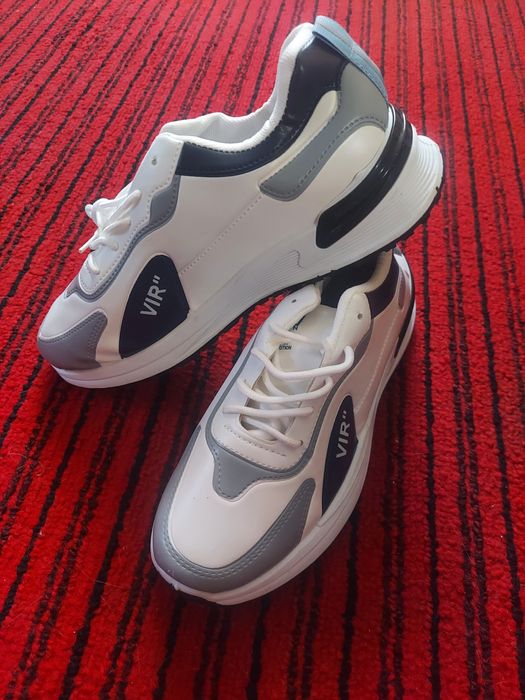 Продам кроссовки