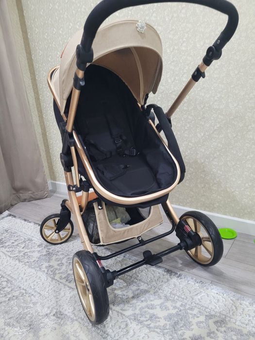 Продам детскую прогулочную коляску