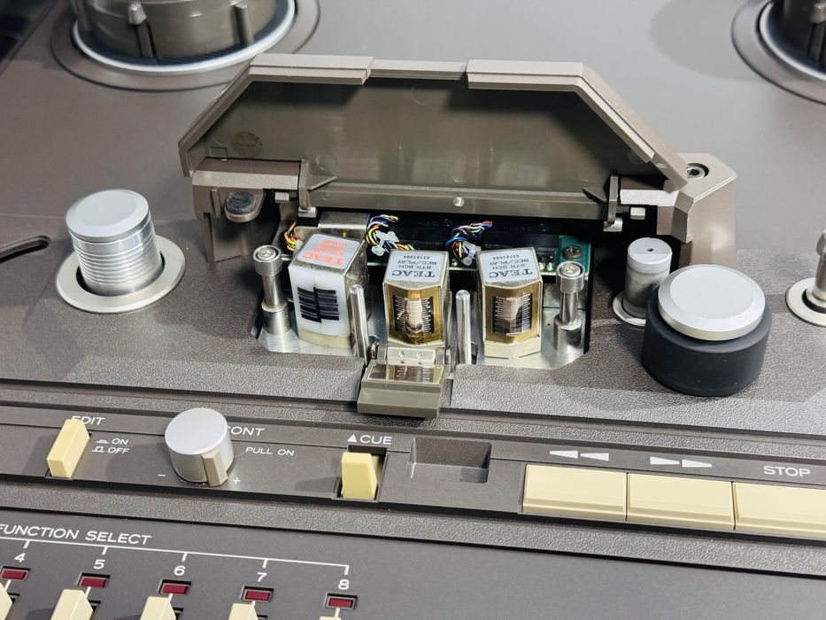 Magnetofon de studio TASCAM 38-8 piste, 2 unități DBX, accesorizat