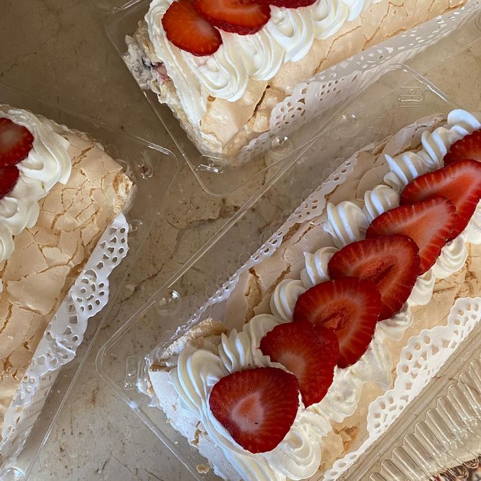 Пирожные капкейки бауырсаки