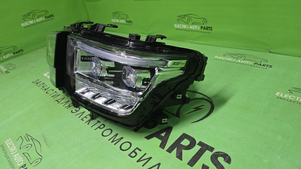 Передние фары TANK