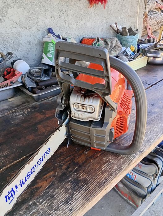 Vând husqvarna 135 Mark ll