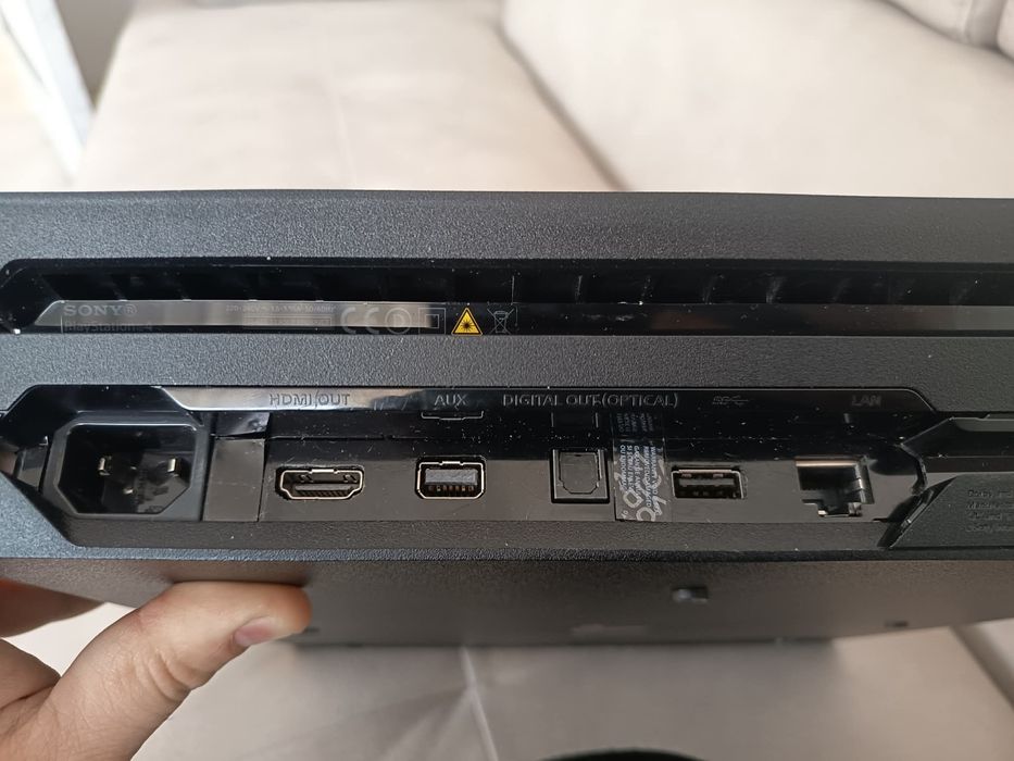 PS4 PRO 1TB CUH7116B +2джойстика