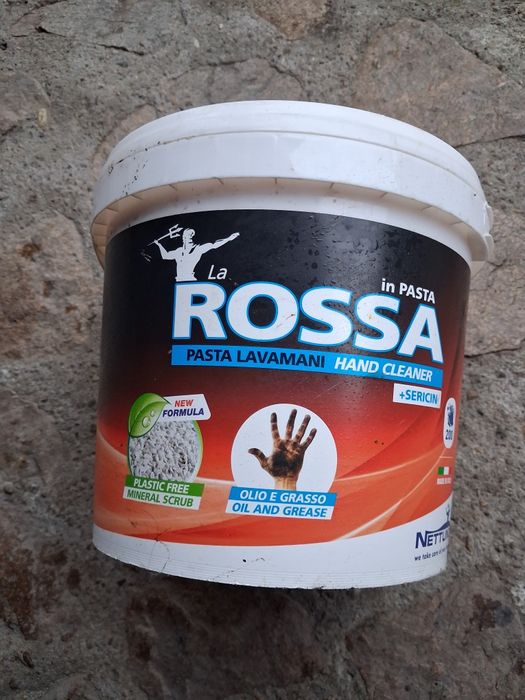 Pasta de spalat maini rossa