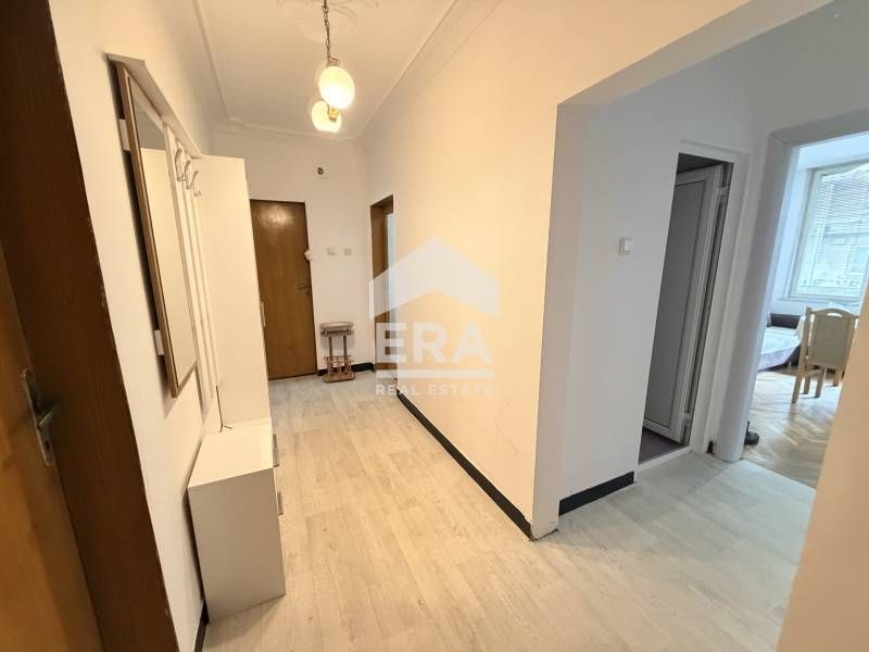 Четиристаен, обзаведен, газифициран апартамент под наем, в тухлена сгр